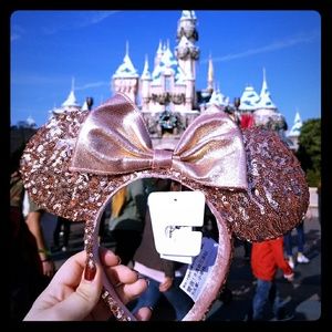 NWT Rose Gold Minnie Ears
